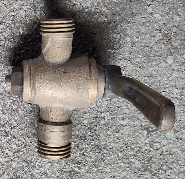 Datei:1103 Armaturen und Geraete.jpg