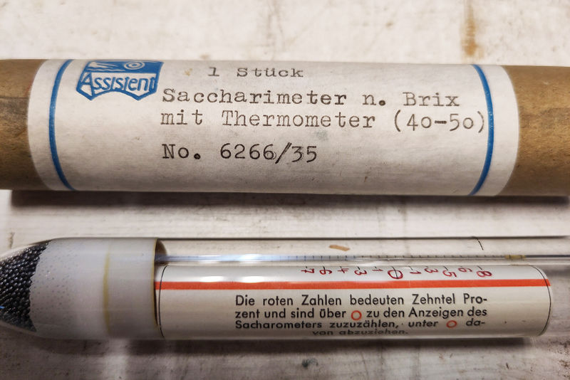 Datei:977 Armaturen und Geraete1.jpg