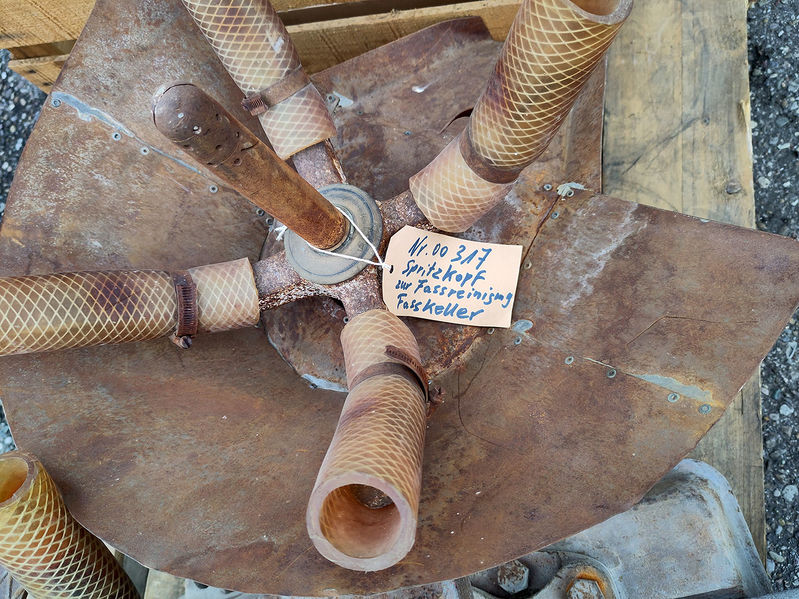 Datei:1133 Armaturen und Geraete1.jpg